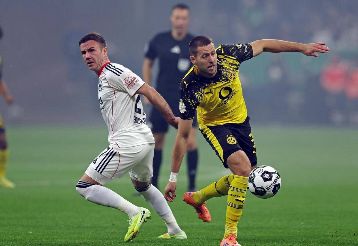 区域防守与人盯人差在哪？（区域联防与盯人防守有哪些区别？）