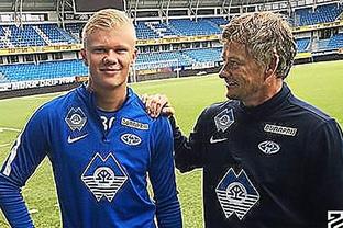 3-2大逆转！AC米兰争冠有戏：3连胜登顶+13轮不败，榜首3强差1分（AC米兰3-2翻盘登顶！豪取三连胜+13轮不败，争冠重燃：榜首三强仅差1分）